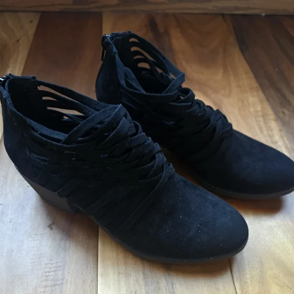 Fergalicious Black Criss Cross Ankle Boots Size 6 - Picture 2 of 6